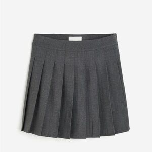 Pleated skirt in gray